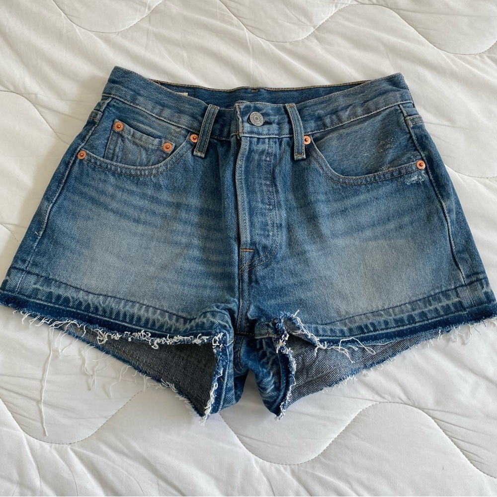NWT Levi’s denim shorts